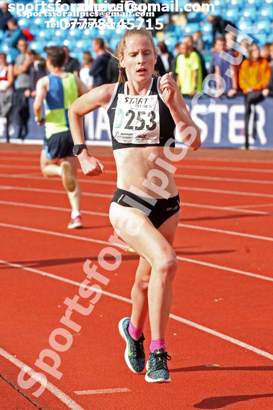 Senior womens 4 stage relay, Northern Senior 6 and 4 and Junior Stage Road Relays, SportsCity, Manchester. Photo:  David T. Hewitson/Sports for All Pics
